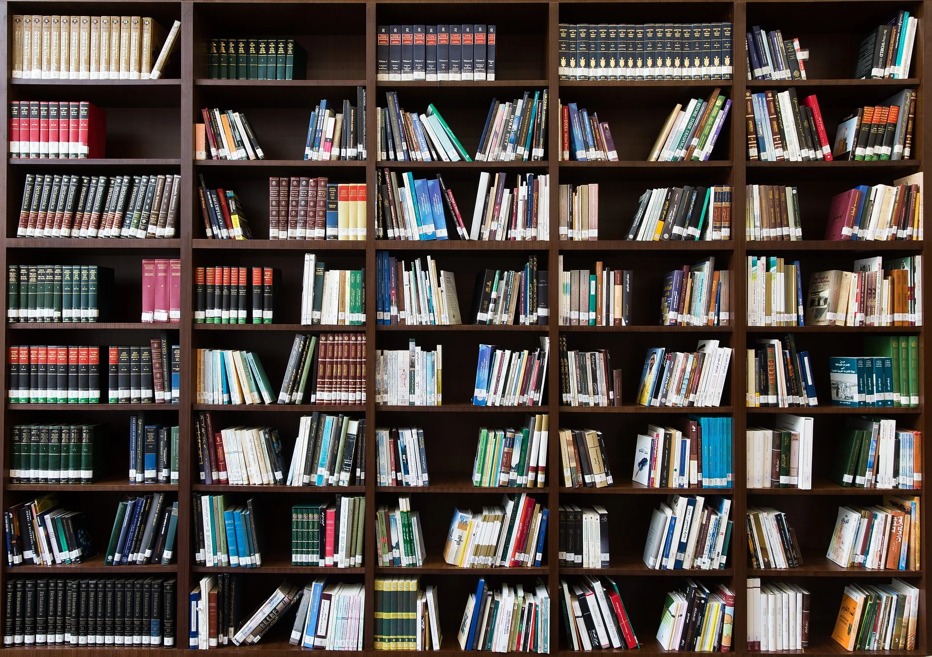 alt="book shelf filled with various comprehensive education books on numerous subjects"